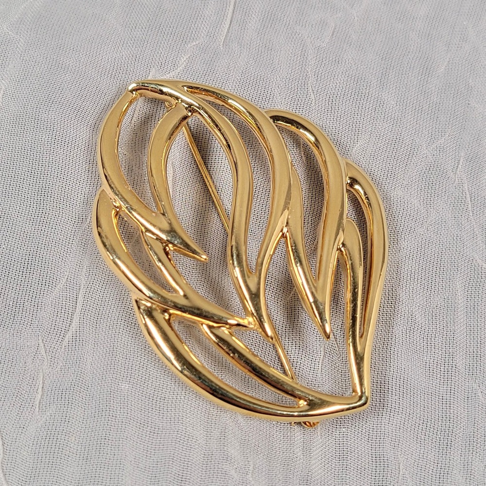 Gold Tone Leaf Flame Brooch Abstract Openwork Pin Style Accessory Jewelry